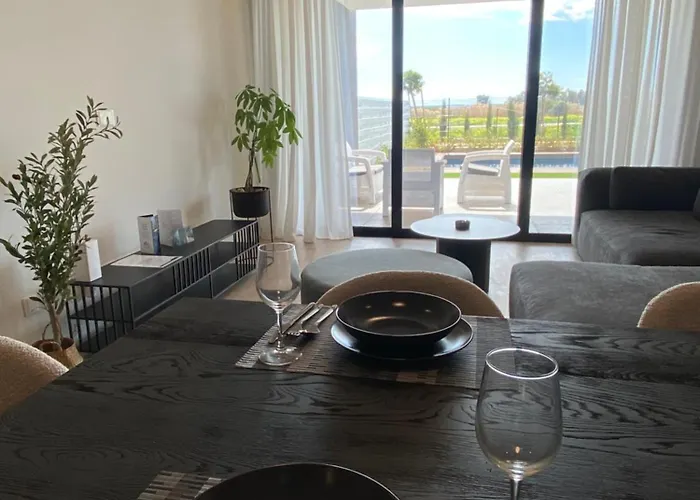 アパート Sunset Gardens -